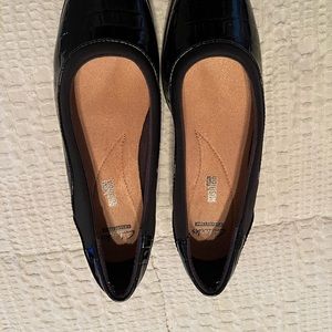 Clarks flats Size 8